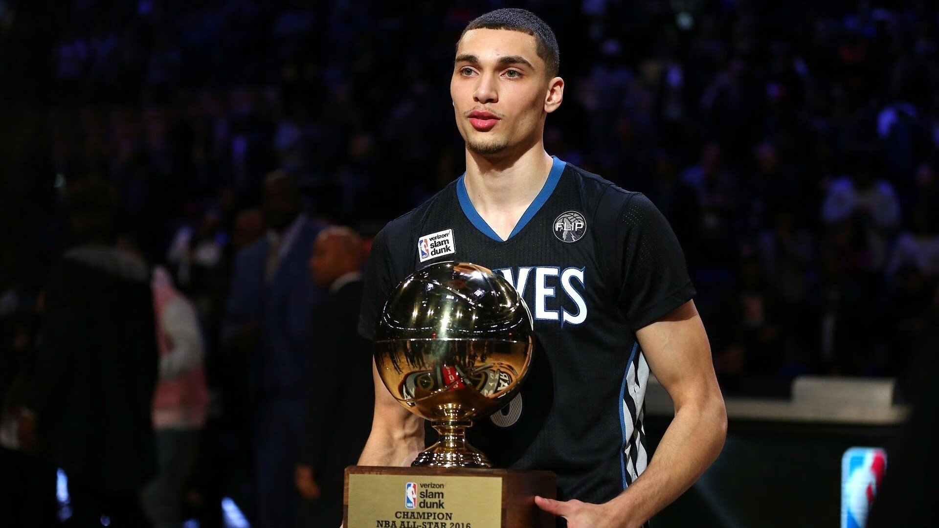 世界杯：国际足联确认将试点“蓝牌” 临时罚下严重非体育行为球员