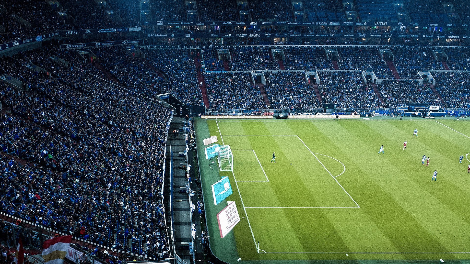 世界杯：汽车品牌推出“车内观赛模式” 大屏与音响同步优化